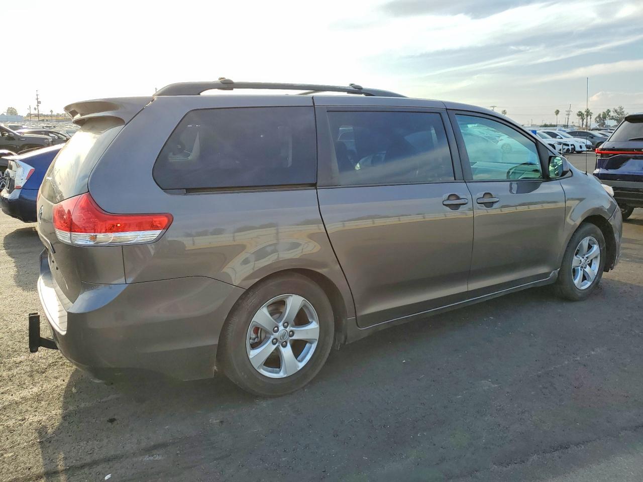 2013 Toyota All models VIN 5TDKK3DC2DS357451 photo 3