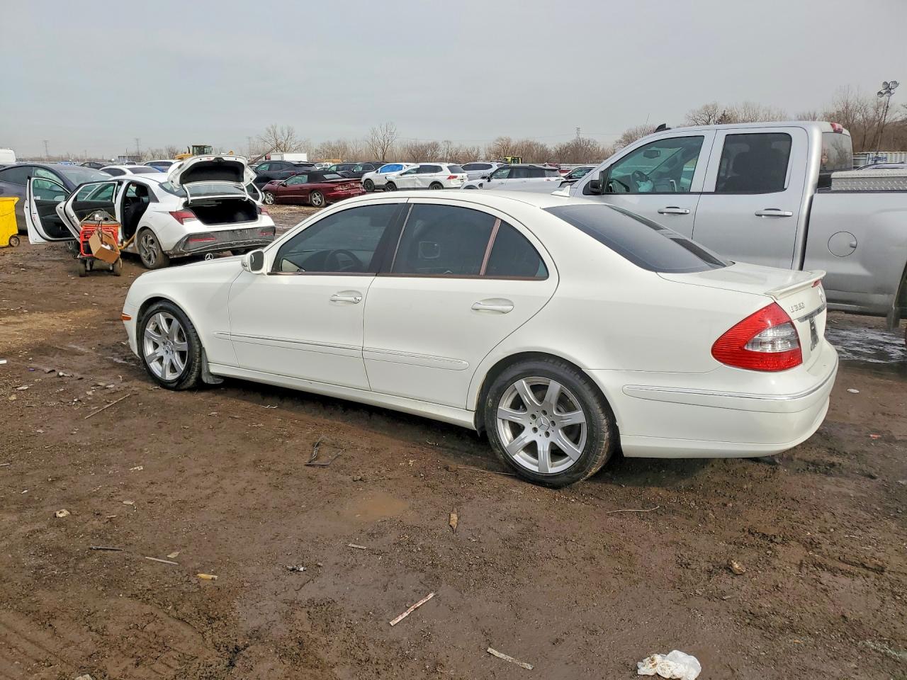 2008 Mercedes-Benz E-class VIN WDBUF87X38B243818 photo 2