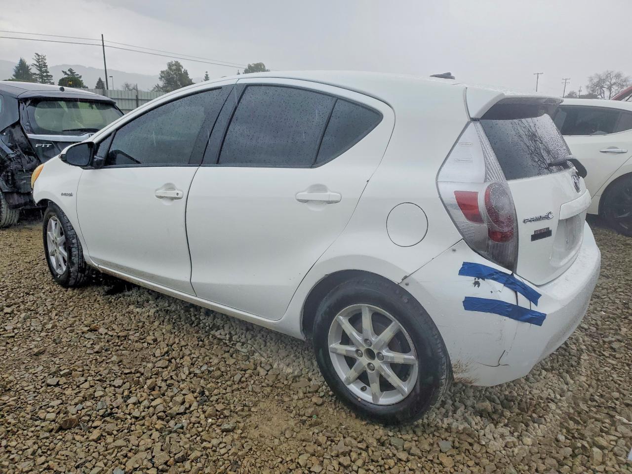 2012 Toyota Prius VIN JTDKDTB38C1026348 photo 2