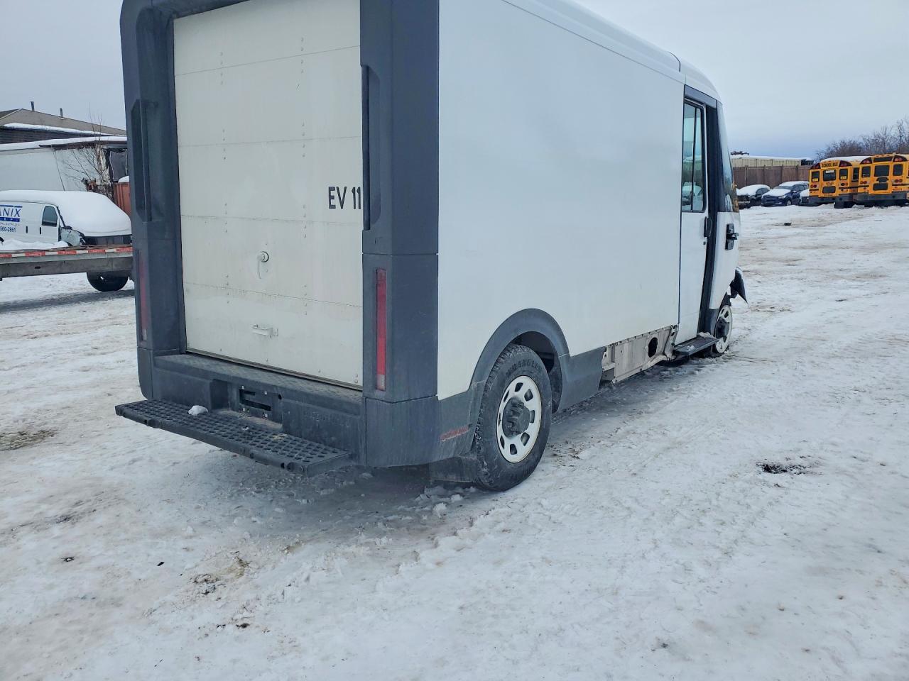 2025 CHEV All other VIN 2G58J2TZXS9107109 photo 3