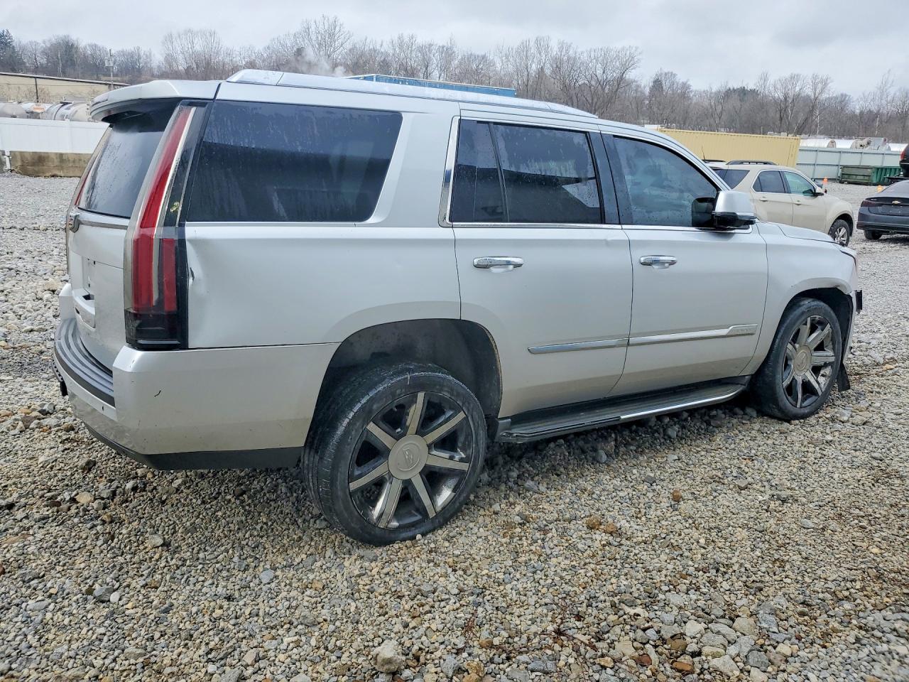 2015 Cadillac Escalade VIN 1GYS4MKJ3FR519567 photo 3