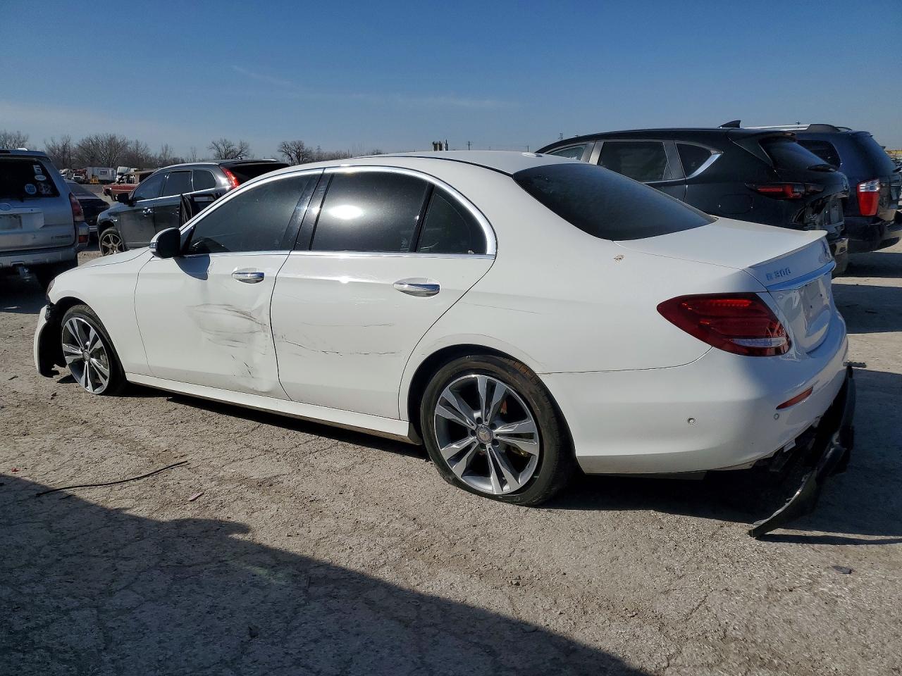 2017 Mercedes-Benz E-class VIN WDDZF4JB7HA089932 photo 2