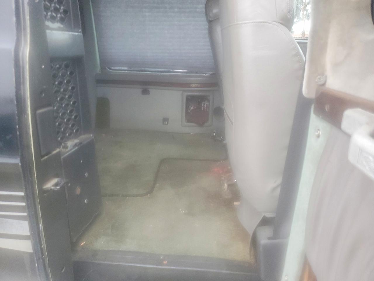 2002 Dodge B series VIN 2B6HB11Y42K143451 photo 11