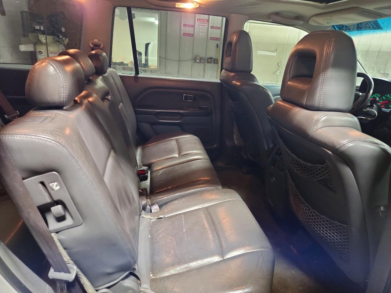 2005 Honda Pilot VIN 2HKYF185X5H515864 photo 11