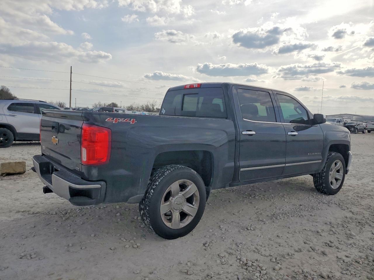 2017 Chev Silverado VIN 3GCUKSEC1HG407696 photo 3