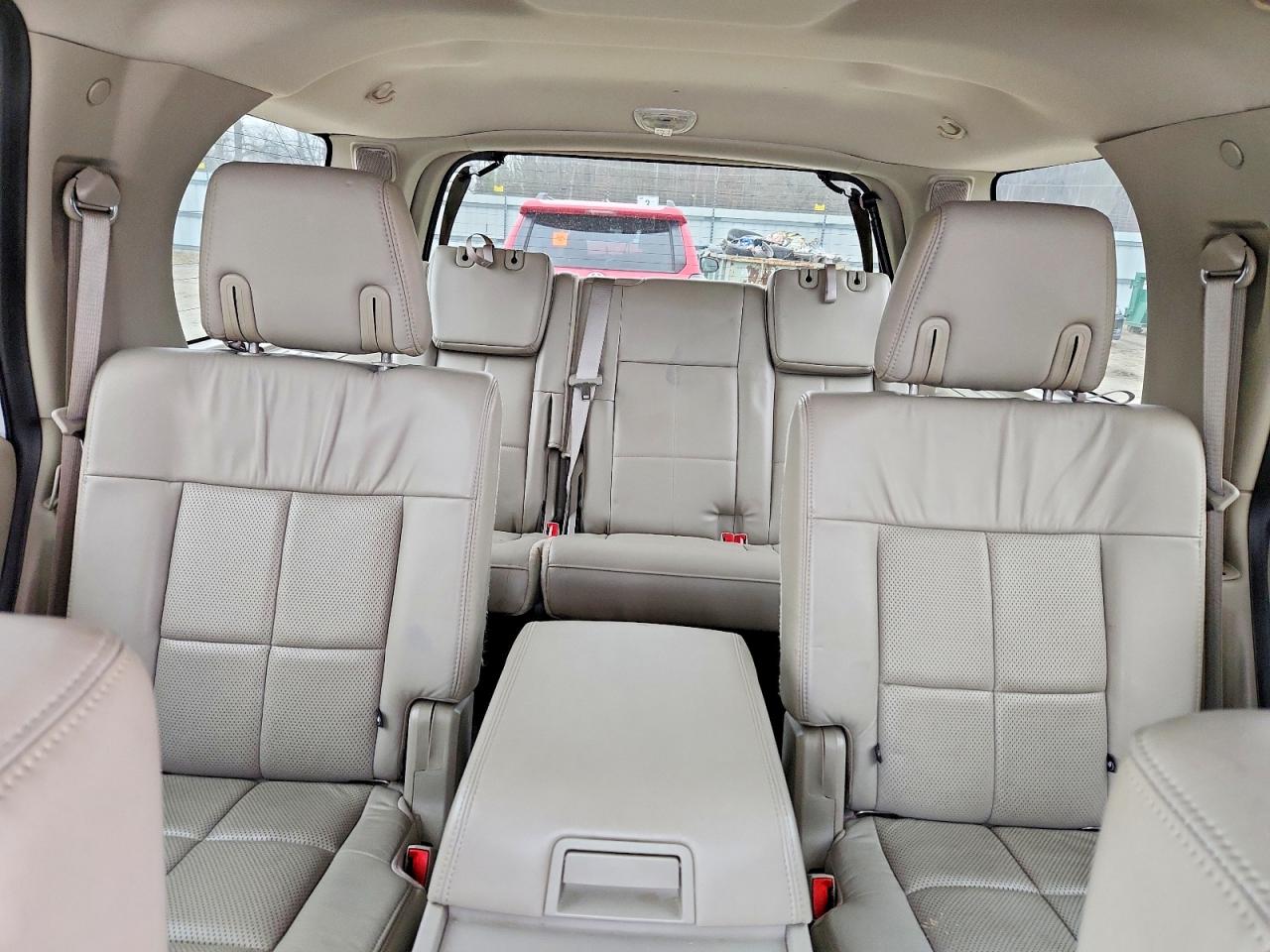 2011 LINCOLN Navigator VIN 5LMJJ2J50BEJ02498 photo 10