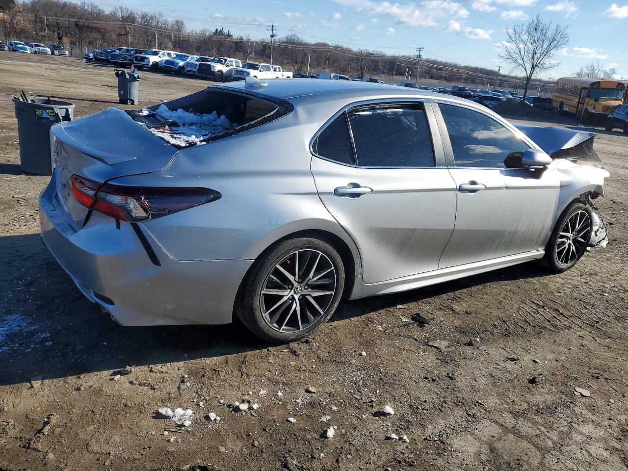 2024 Toyota Camry VIN 4T1G11AK4RU208238 photo 3
