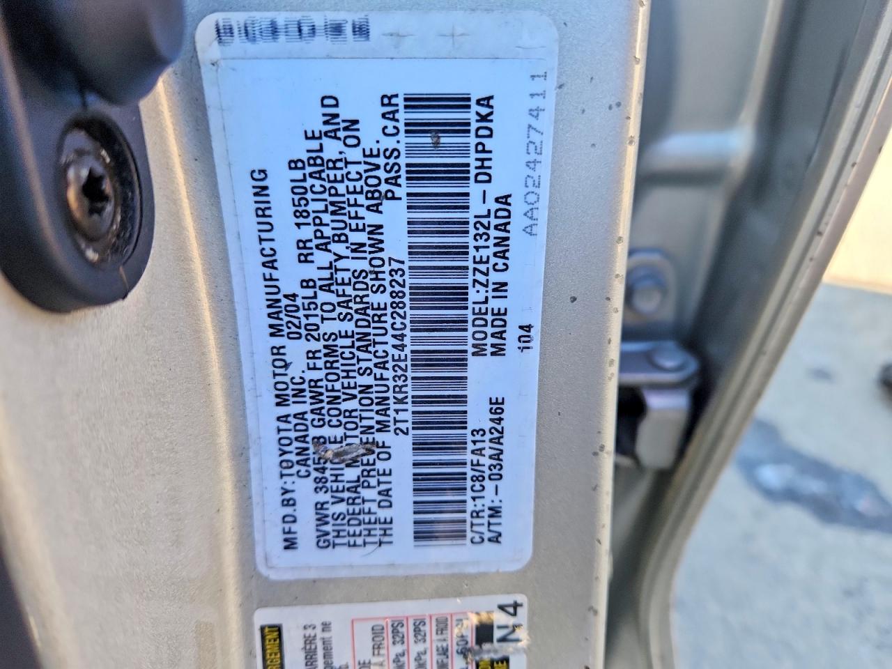 2004 Toyota Matrix VIN 2T1KR32E44C288237 photo 12