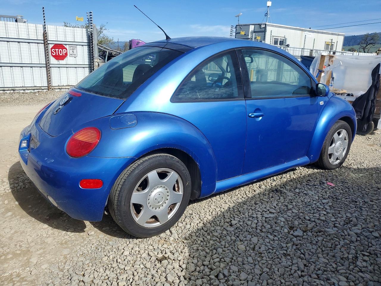 2001 Volkswagen Beetle VIN 3VWCD21C61M407838 photo 3
