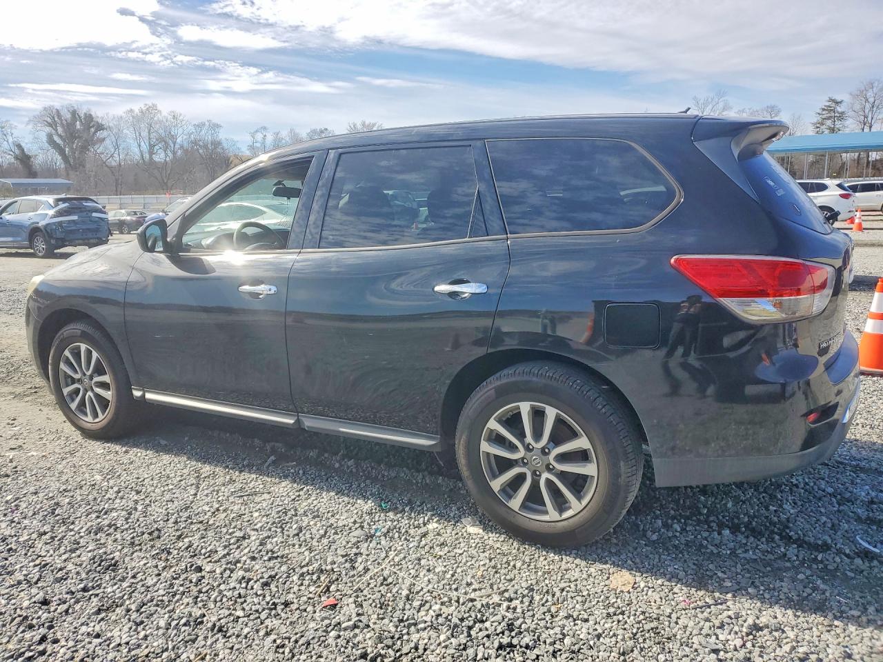 2013 Nissan Pathfinder VIN 5N1AR2MN2DC601356 photo 2