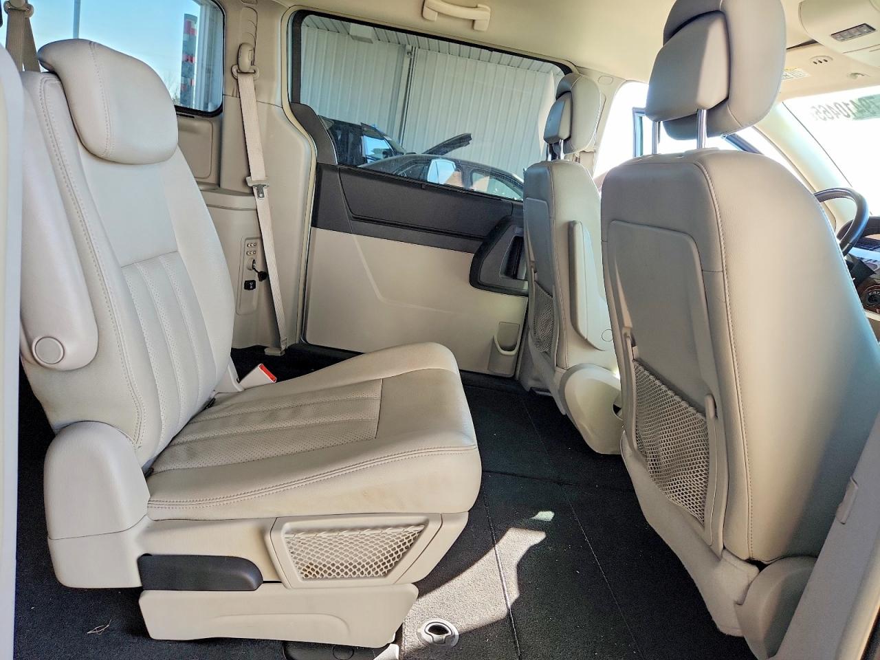 2010 Chrysler Minivan VIN 2A4RR8DX6AR481571 photo 11