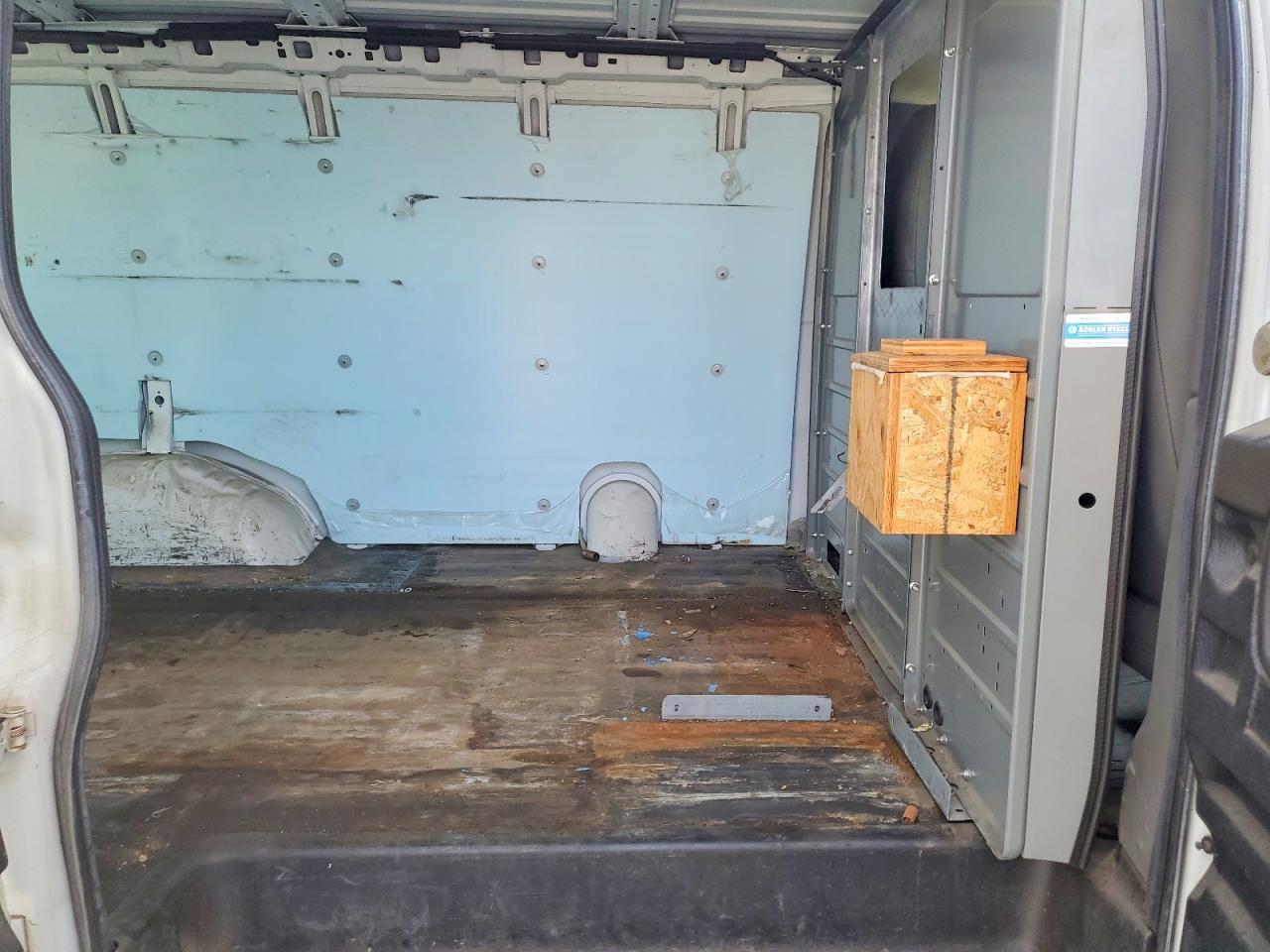 2011 Chevrolet Express VIN 1GCWGFCA0B1189078 photo 11