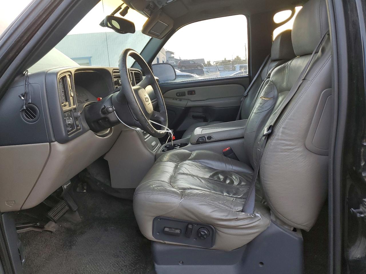 2002 Chev Tahoe VIN 1GNEC13T52R214593 photo 7