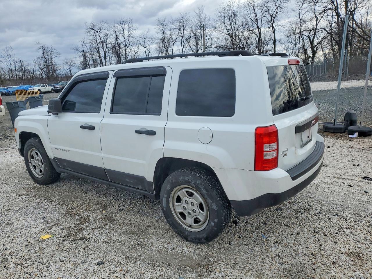 2016 Jeep Patriot VIN 1C4NJRBB7GD619543 photo 2