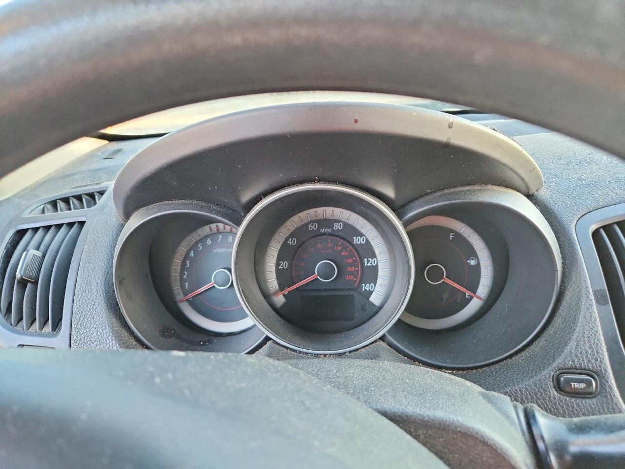 2011 Kia Forte VIN KNAFU4A21B5378689 photo 9
