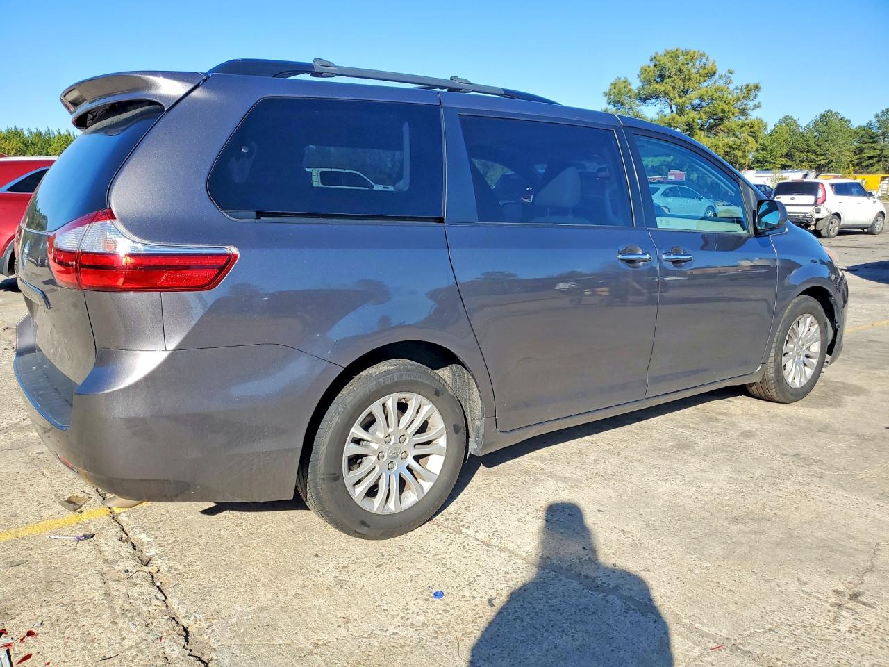 2015 Toyota All models VIN 5TDYK3DC6FS566169 photo 3