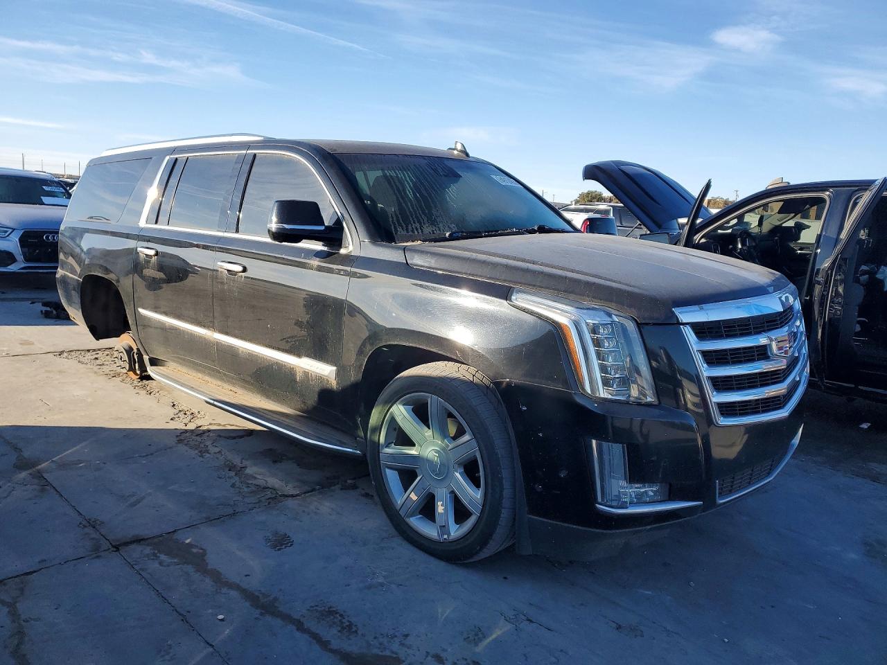 2019 Cadillac Escalade VIN 1GYS3HKJ3KR286200 photo 4