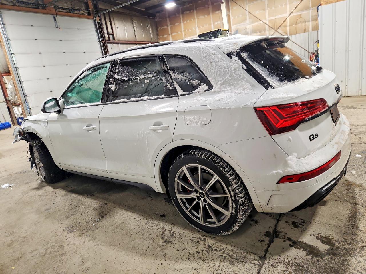 2024 Audi Q5 VIN WA1E2AFY8R2079061 photo 2