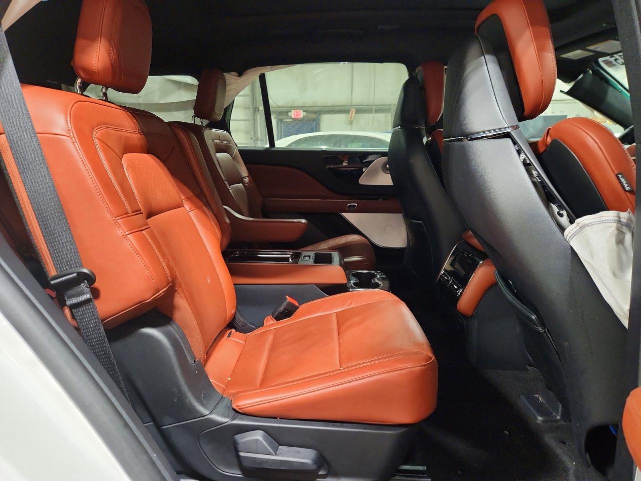 2025 Lincoln Aviator VIN 5LM5J7XC8SGL16079 photo 11