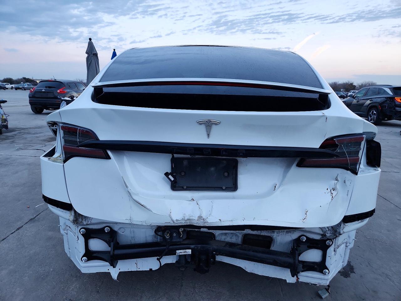 2022 TESLA Model x VIN 7SAXCAE50NF344620 photo 6