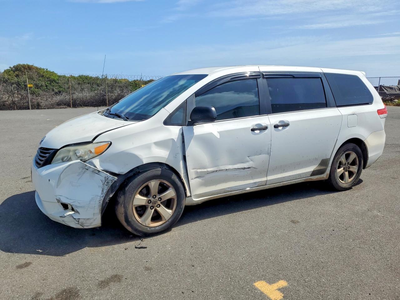 2014 Toyota All models VIN 5TDZK3DC5ES420851 photo 1