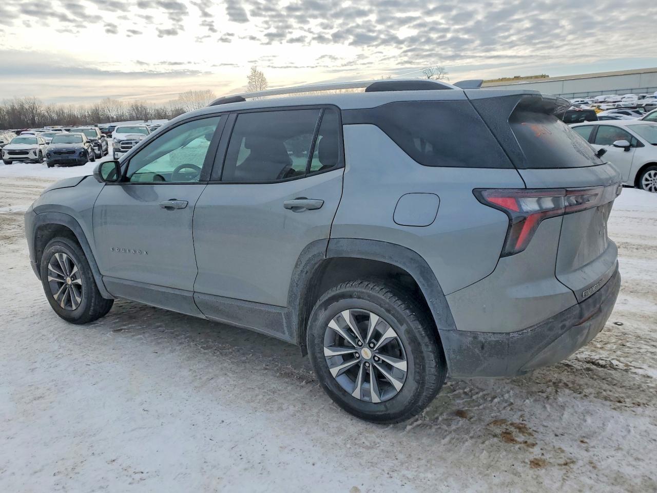 2025 Chevrolet Equinox VIN 3GNAXPEG4SL103692 photo 2