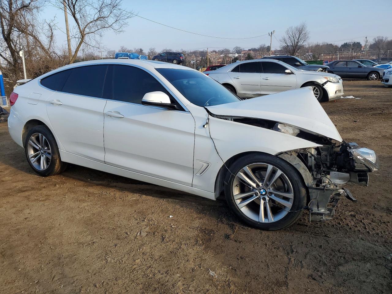 2017 3 series VIN WBA8Z9C53HG453212 photo 4