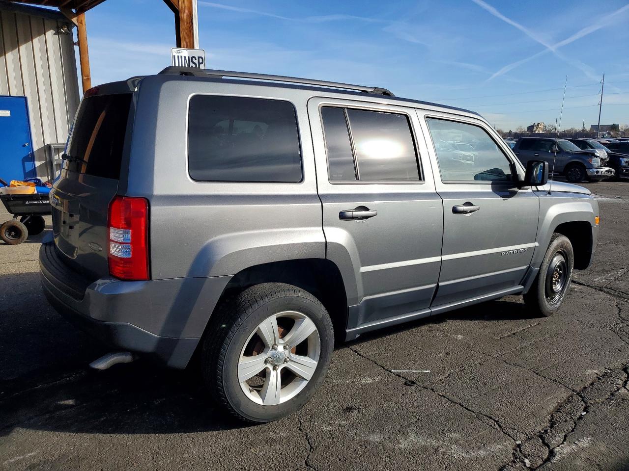 2012 Jeep Patriot VIN 1C4NJPFA2CD670660 photo 3