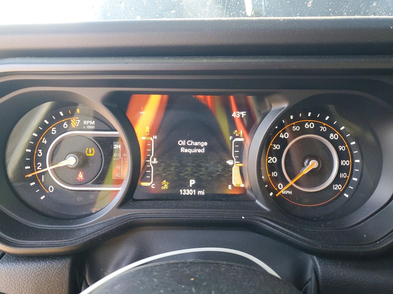 2024 Jeep Gladiator VIN 1C6JJTEG7RL112063 photo 9
