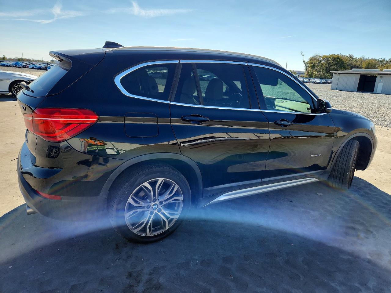2017 BMW X1 VIN WBXHT3C37H5F87044 photo 3