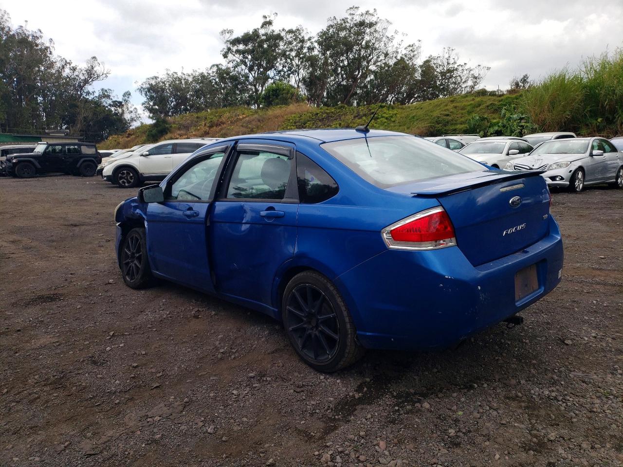 2010 Ford Focus VIN 1FAHP3GN2AW164856 photo 2