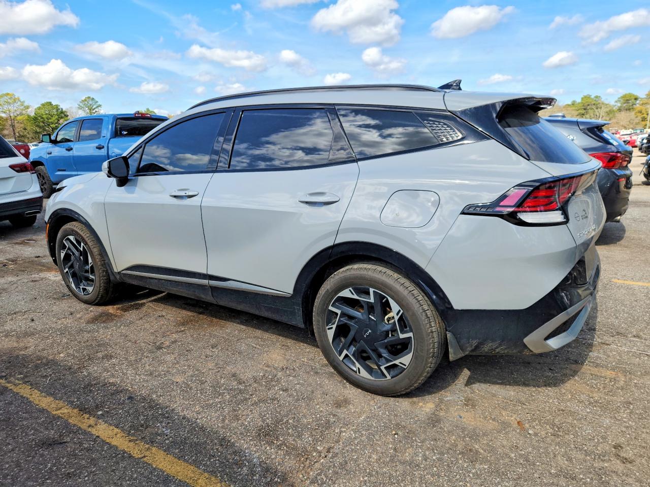 2025 Kia Sportage VIN 5XYK53DF5SG270039 photo 2