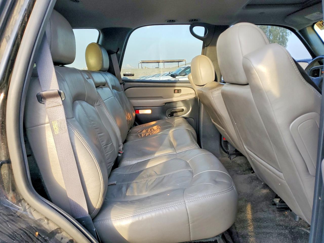 2002 Chev Tahoe VIN 1GNEC13T52R214593 photo 11