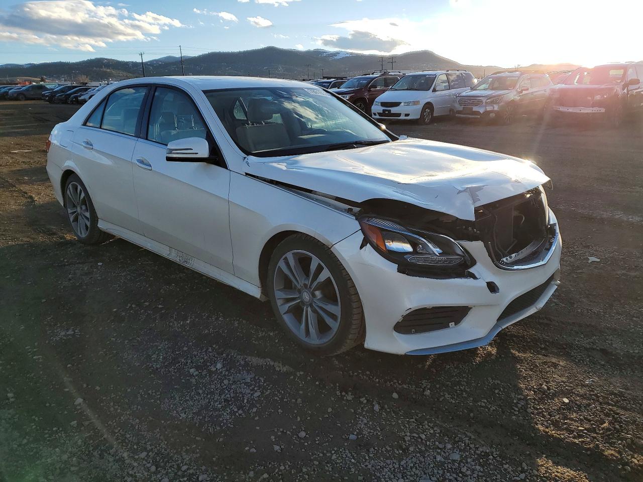 2014 Mercedes-Benz E-class VIN WDDHF5KB1EB026119 photo 4