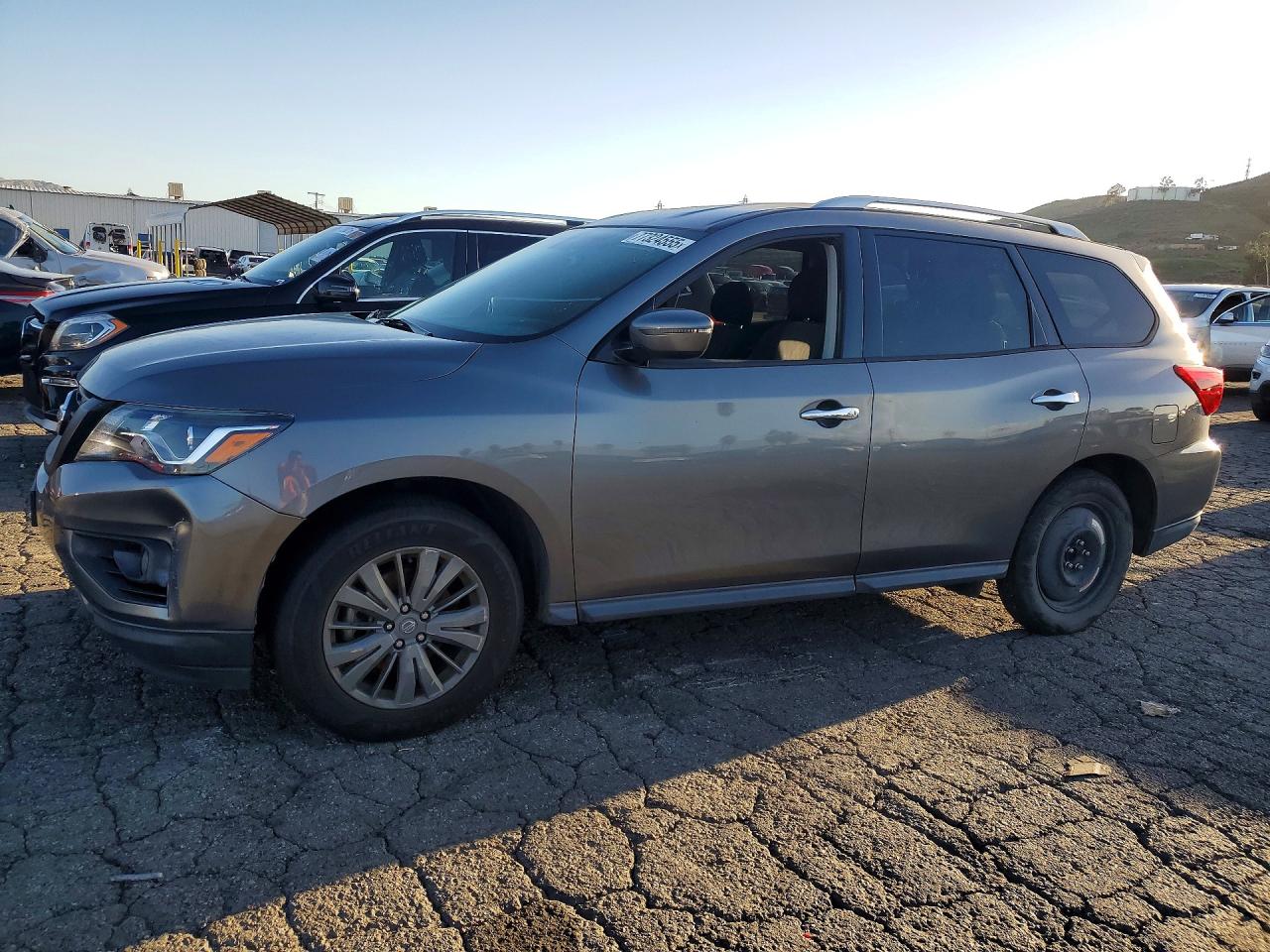 2020 Nissan Pathfinder VIN 5N1DR2BN5LC601916 photo 1