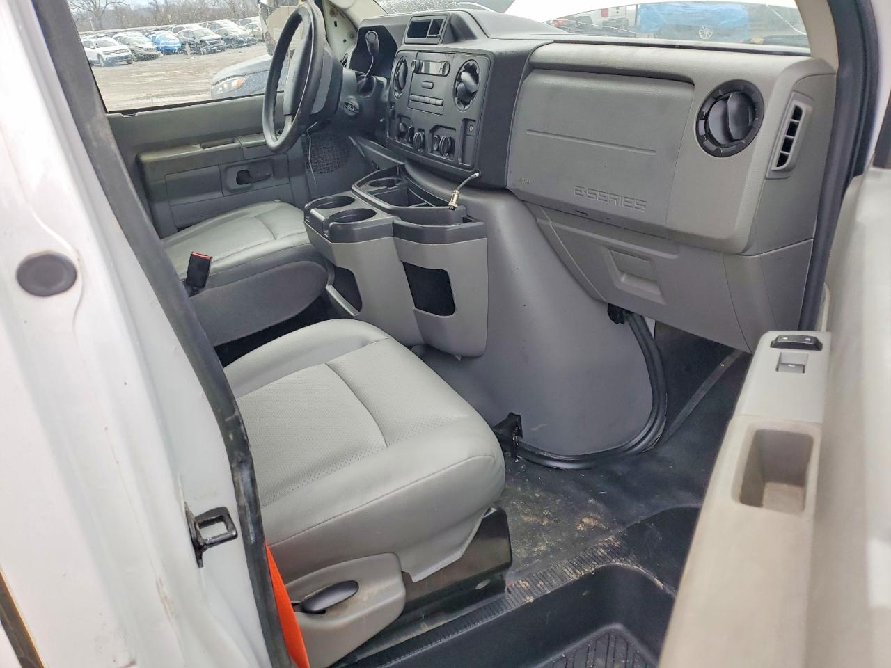 2018 Ford Econoline VIN 1FDXE4FS0JDC33222 photo 8
