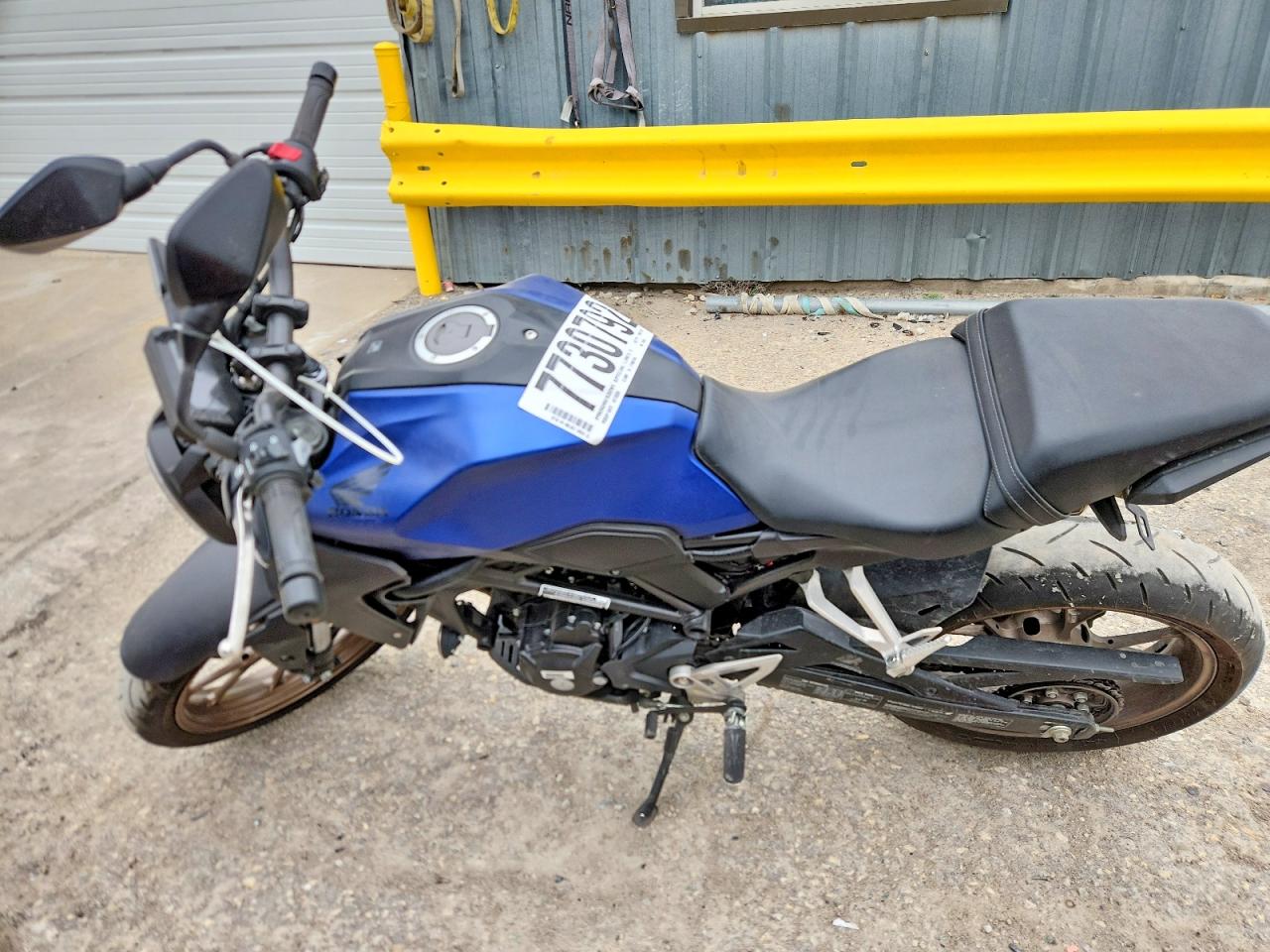 2022 Honda Cb cycle VIN MLHNC5557N5200380 photo 3