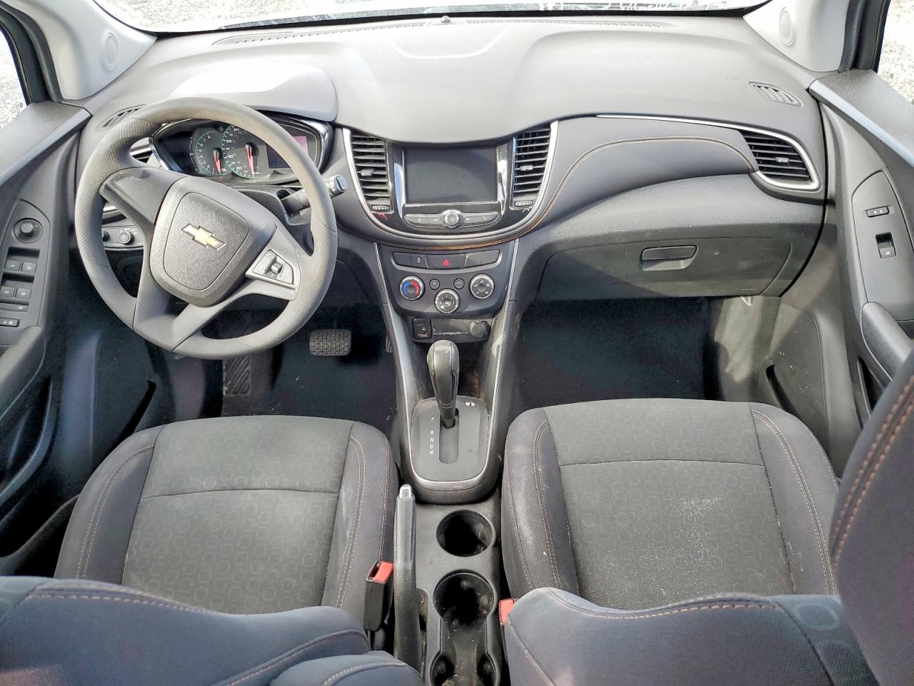 2018 Chevrolet Trax VIN 3GNCJKSB9JL410747 photo 8