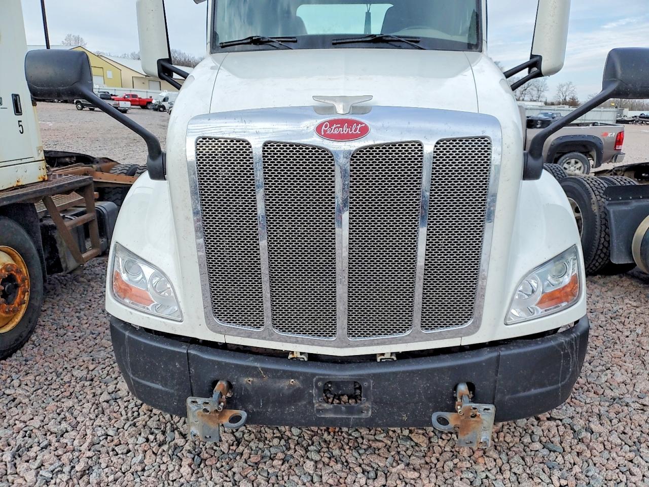 2017 PETERBILT All models VIN 1XPBA48X8HD429002 photo 9
