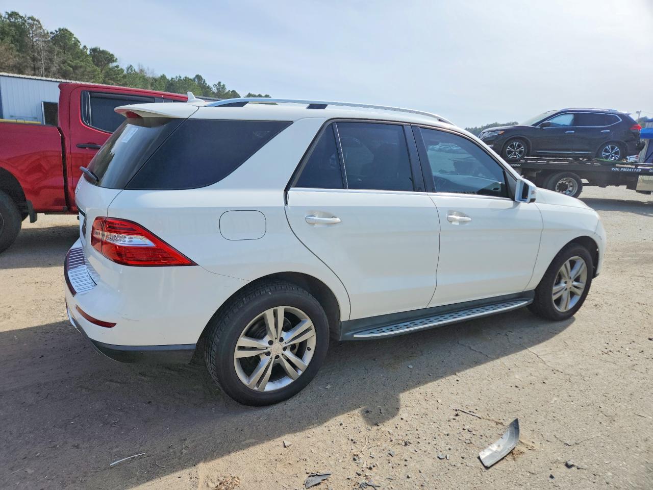 2015 Mercedes-Benz M-class VIN 4JGDA5JB6FA556582 photo 3