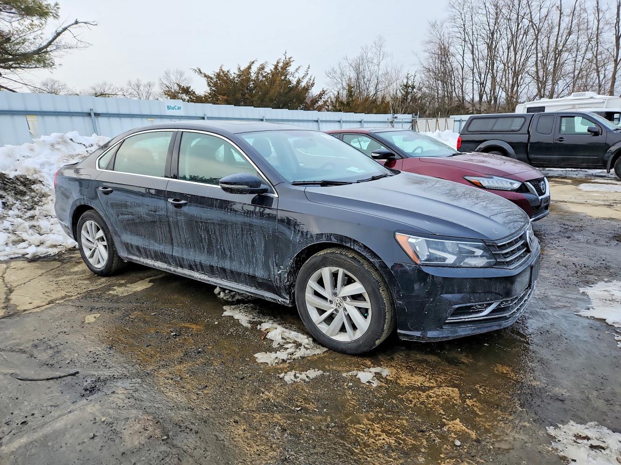 2018 Volkswagen Passat VIN 1VWBA7A34JC010826 photo 4
