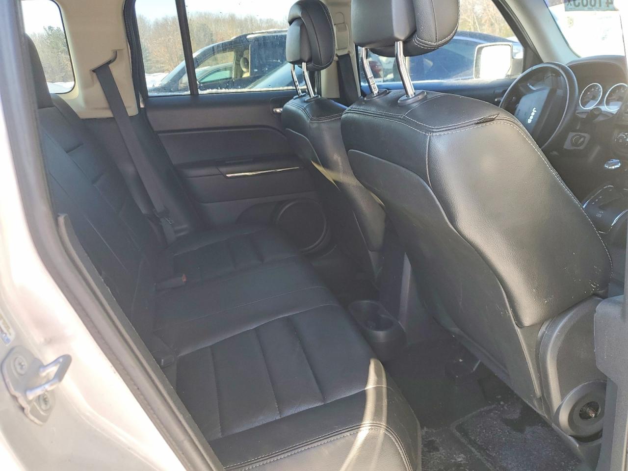 2010 Jeep Patriot VIN 1J4NF4GBXAD501680 photo 11