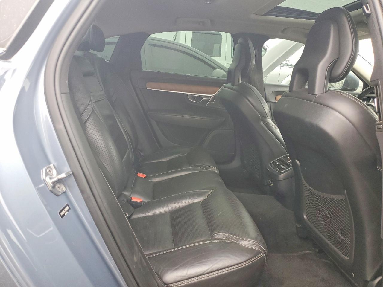 2017 Volvo S90 VIN YV1A22ML7H1000995 photo 10
