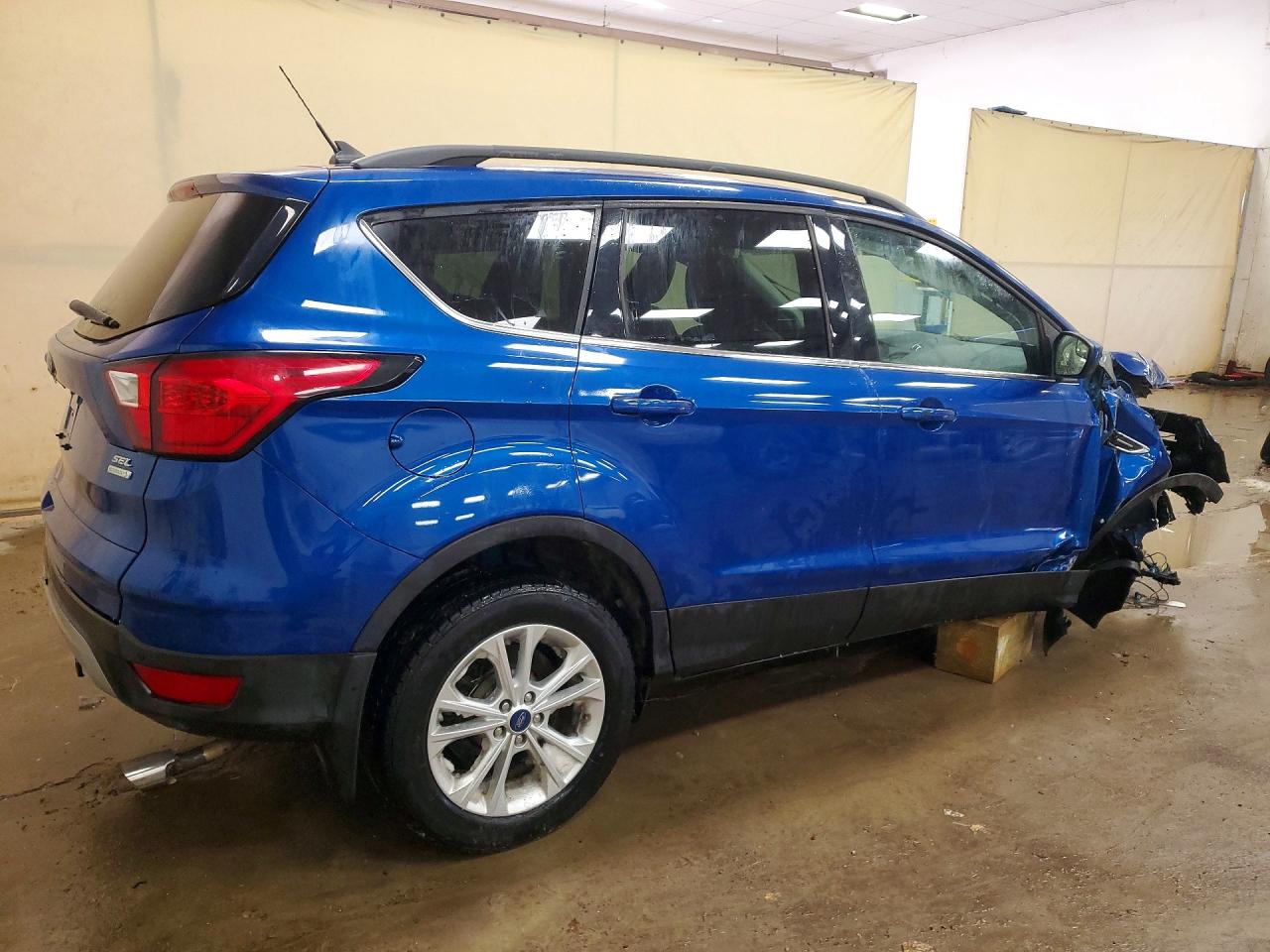 2019 Ford Escape VIN 1FMCU0HD2KUA82460 photo 3