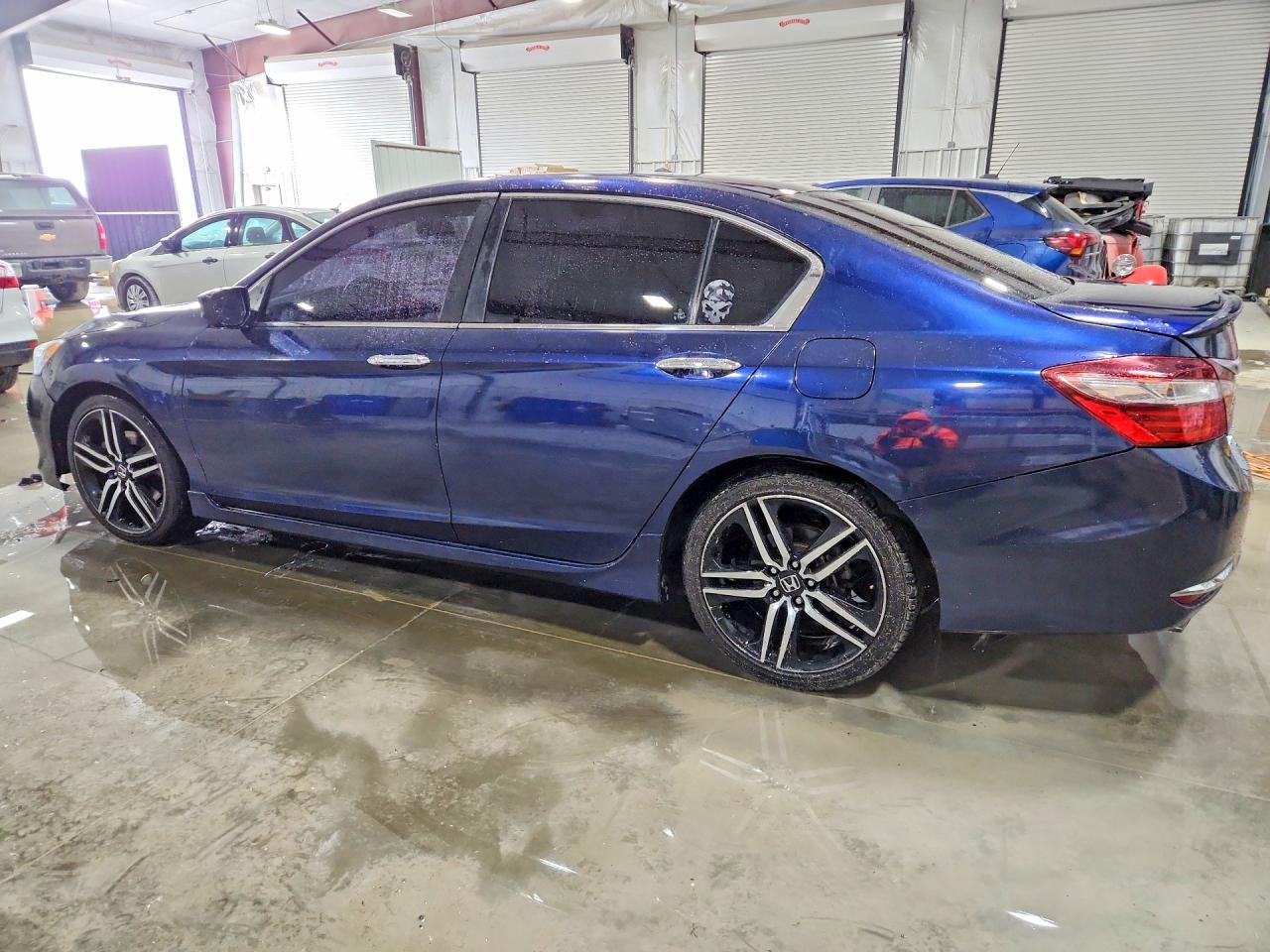 2017 Honda Accord VIN 1HGCR2F53HA235937 photo 2