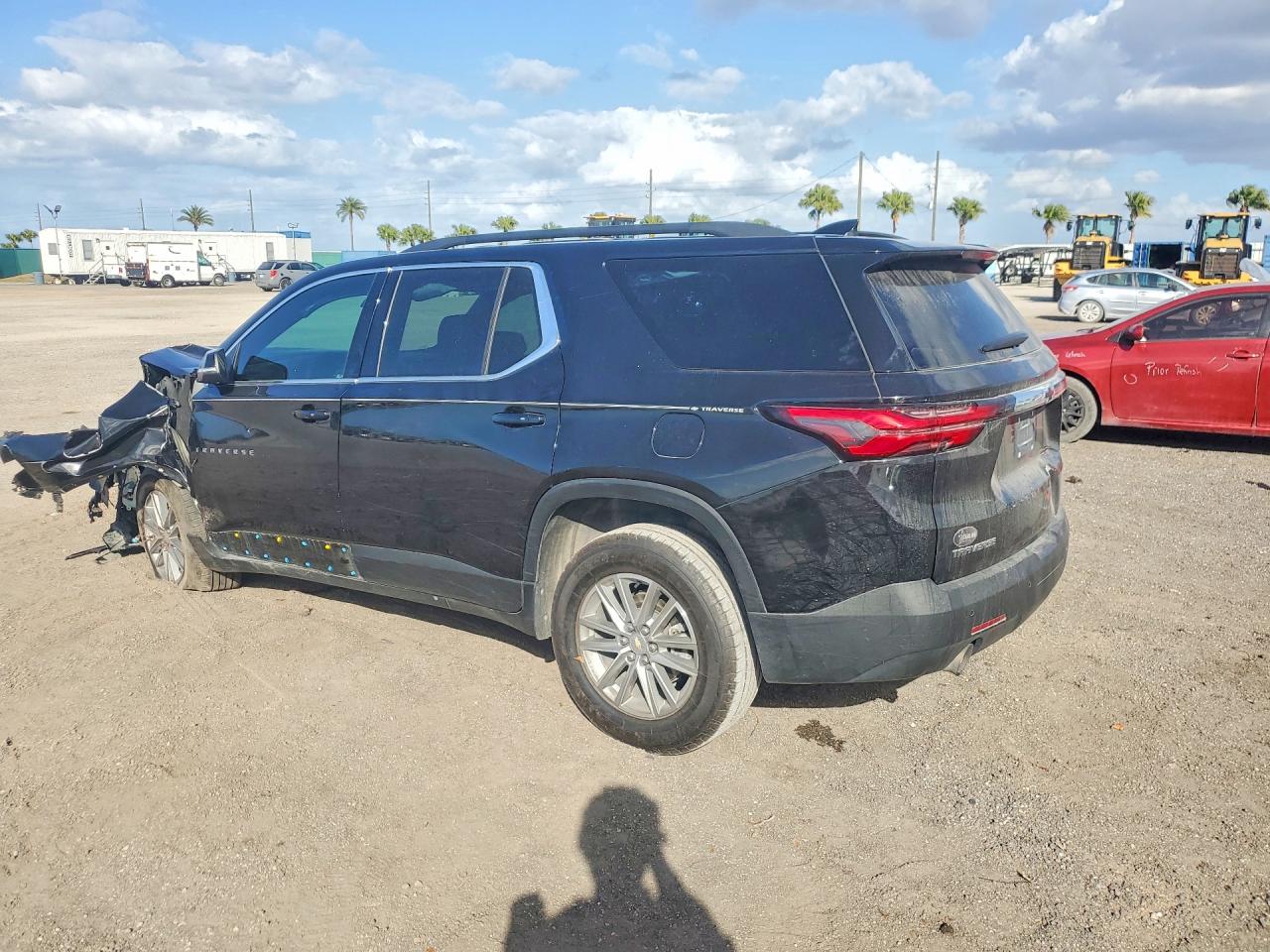 2022 Chevrolet Traverse VIN 1GNERHKW0NJ163199 photo 2