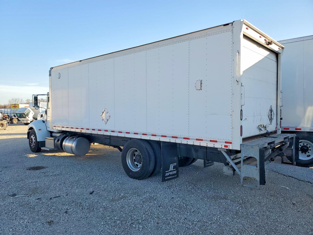 2016 PETERBILT All models VIN 2NP2HM6X3GM362553 photo 2