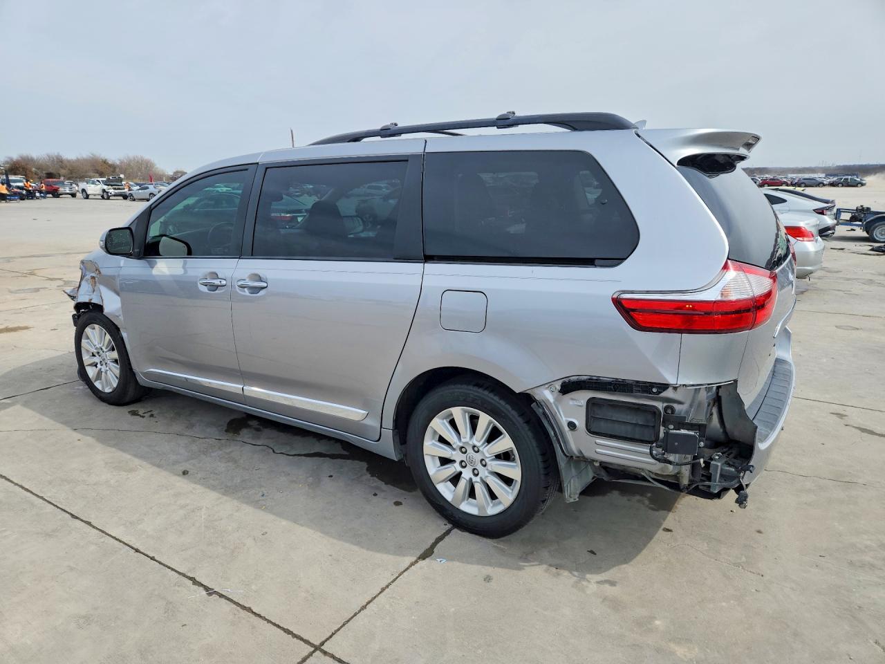 2015 Toyota All models VIN 5TDYK3DC4FS584752 photo 2