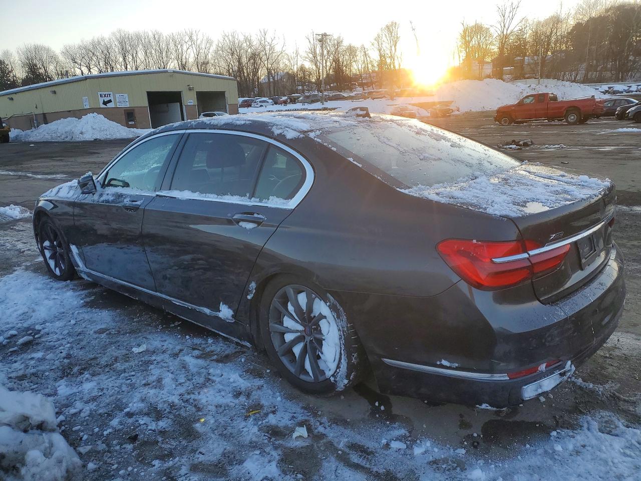 2018 BMW 7 series VIN WBA7F2C56JG424465 photo 2
