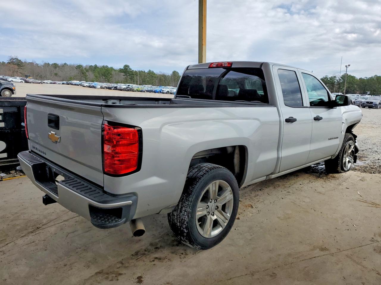 2018 Chevrolet All models VIN 1GCRCPECXJZ315461 photo 3